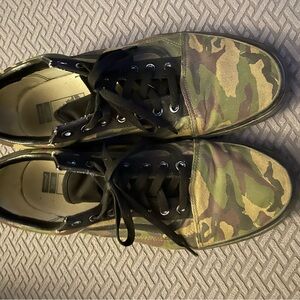 Camouflage Sneakers (Vans Customs)